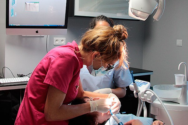 Dr Caroline MARGUET <span>Chirurgien Dentiste à Pessac</span>